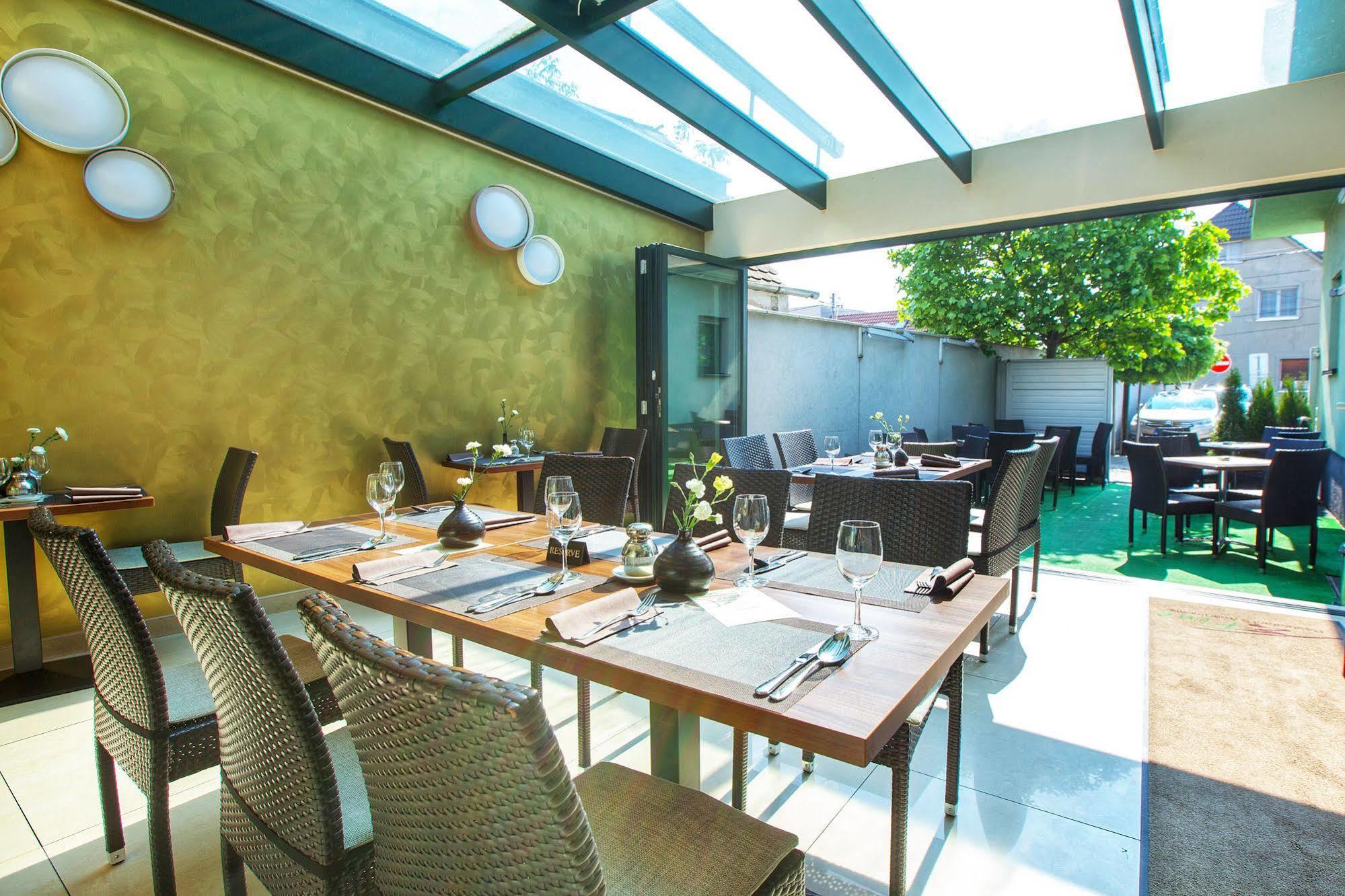 Fine Restaurant & Apartments Malacky Exterior foto